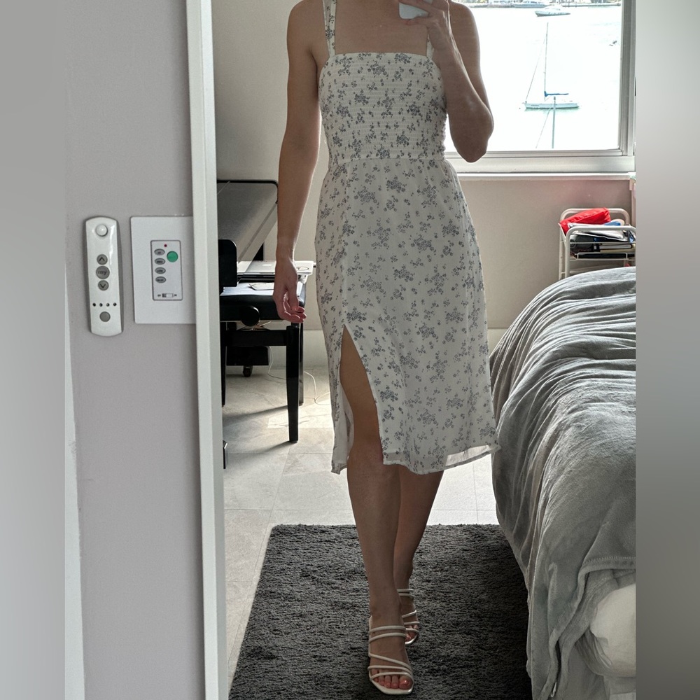 NWOT Abercrombie White and Blue Floral Midi Dress with Ruffle Detailing! (S)